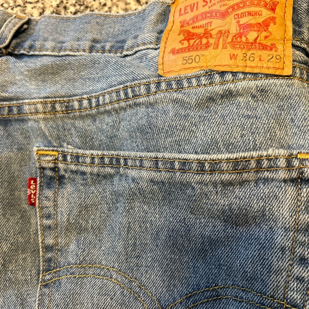 Vintage Levi 550 jeans!! no holes or marks